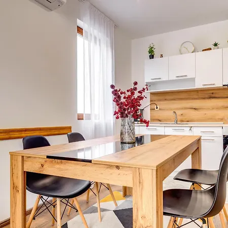 Kometa - 1bd With Balcony & Forest View By Flat Manager 潘波洛沃