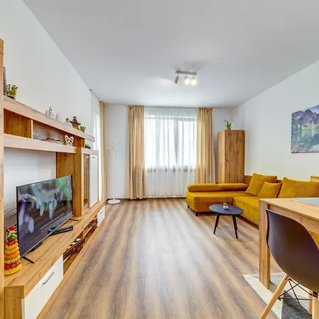 Kometa - 1bd With Balcony & Forest View By Flat Manager * 潘波洛沃