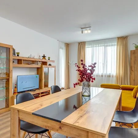 公寓 Kometa - 1bd With Balcony & Forest View By Flat Manager