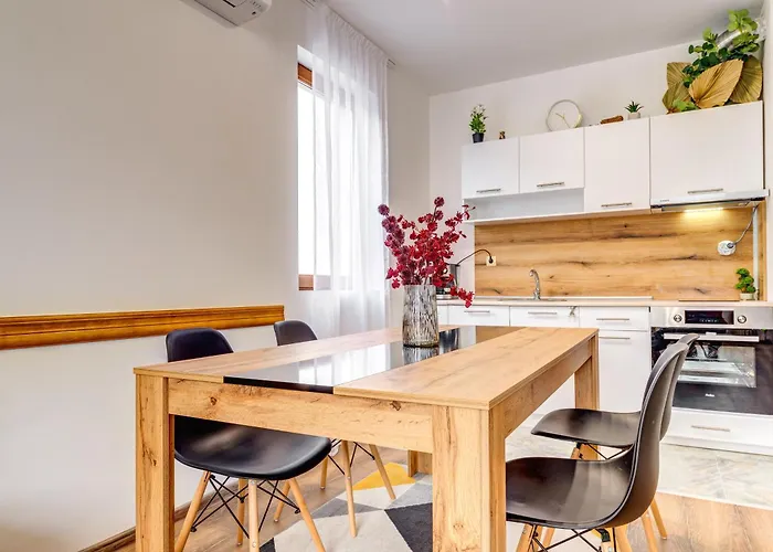 Kometa - 1bd With Balcony & Forest View By Flat Manager פמפורובו