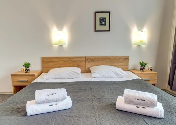 Kometa - 1bd With Balcony & Forest View By Flat Manager דירה *